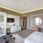 Alara Park 4*