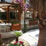 Alara Park 4*