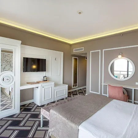 Alara Park 4*