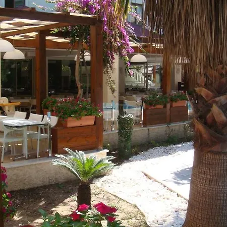 Alara Park 4*