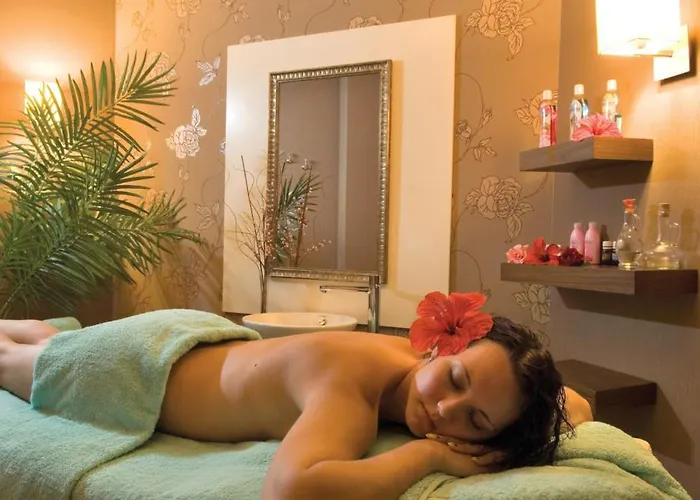 Alara Park 아브살라르