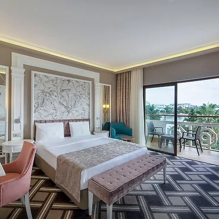 Alara Park 4*