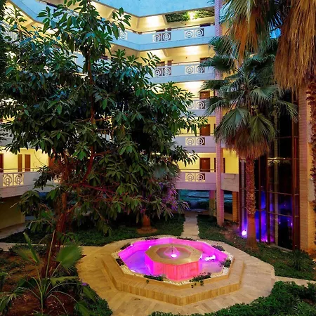 Alara Park 4*